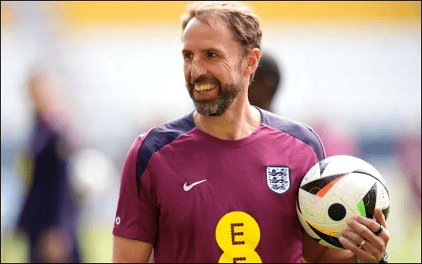 Euro 2024: Tại sao các cầu thủ Anh đều đeo nhẫn giống nhau khi thi đấu?