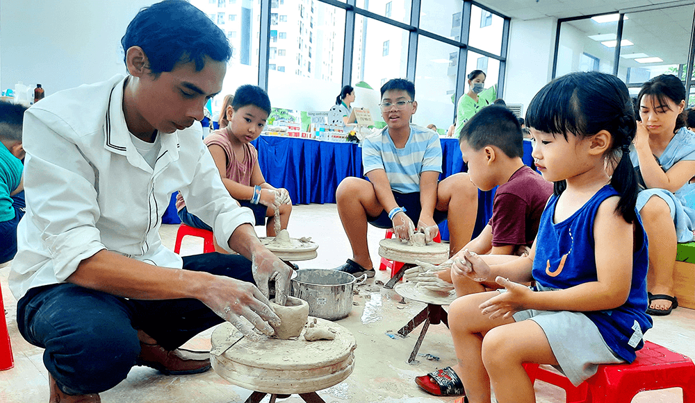 Nghệ nhân say men gốm