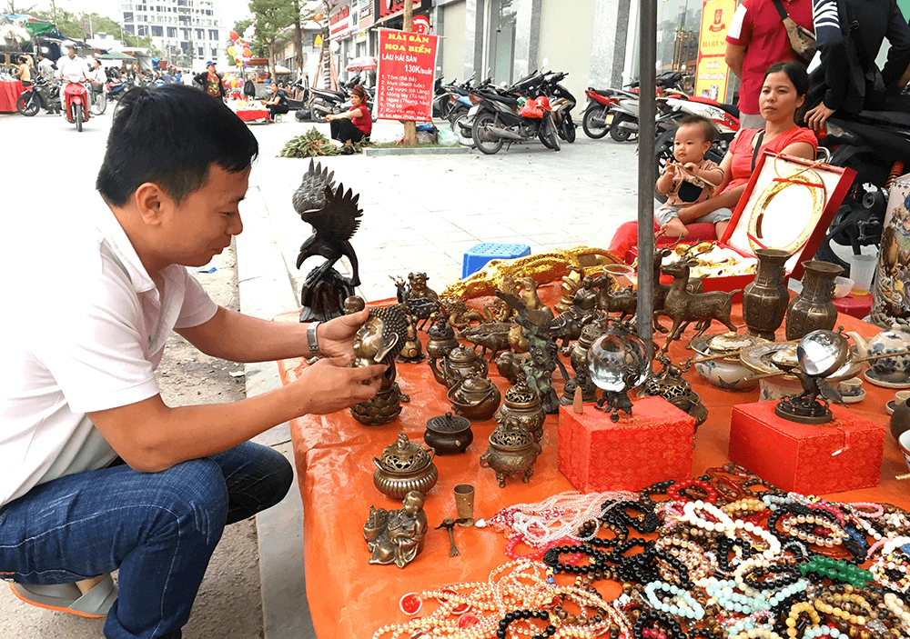 Tìm lại văn hóa xưa nơi chợ đồ cũ