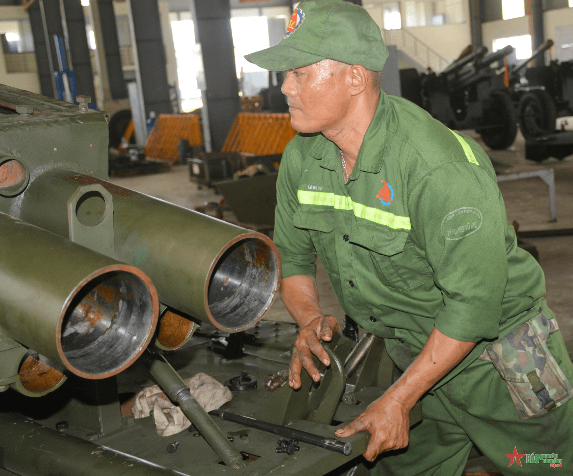 Những người lính thợ yêu nghề, say mê sáng tạo