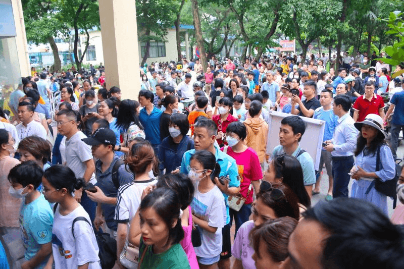 Trường chuyên đội lốt “trọng điểm”