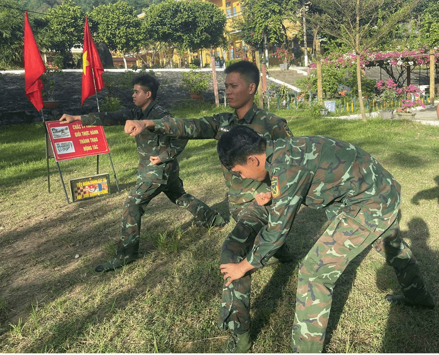 Đoàn kết, cùng nhau vượt khó