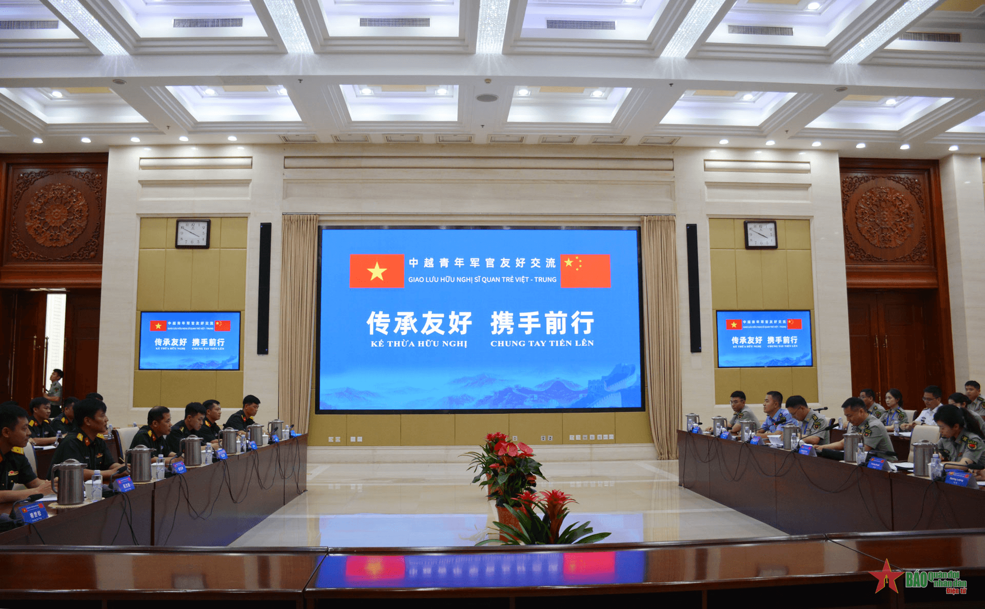 Tọa đàm sĩ quan trẻ hai nước Việt - Trung