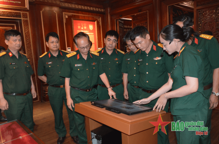 Tìm hiểu thực tế, nâng cao trình độ cho biên tập viên, họa sĩ