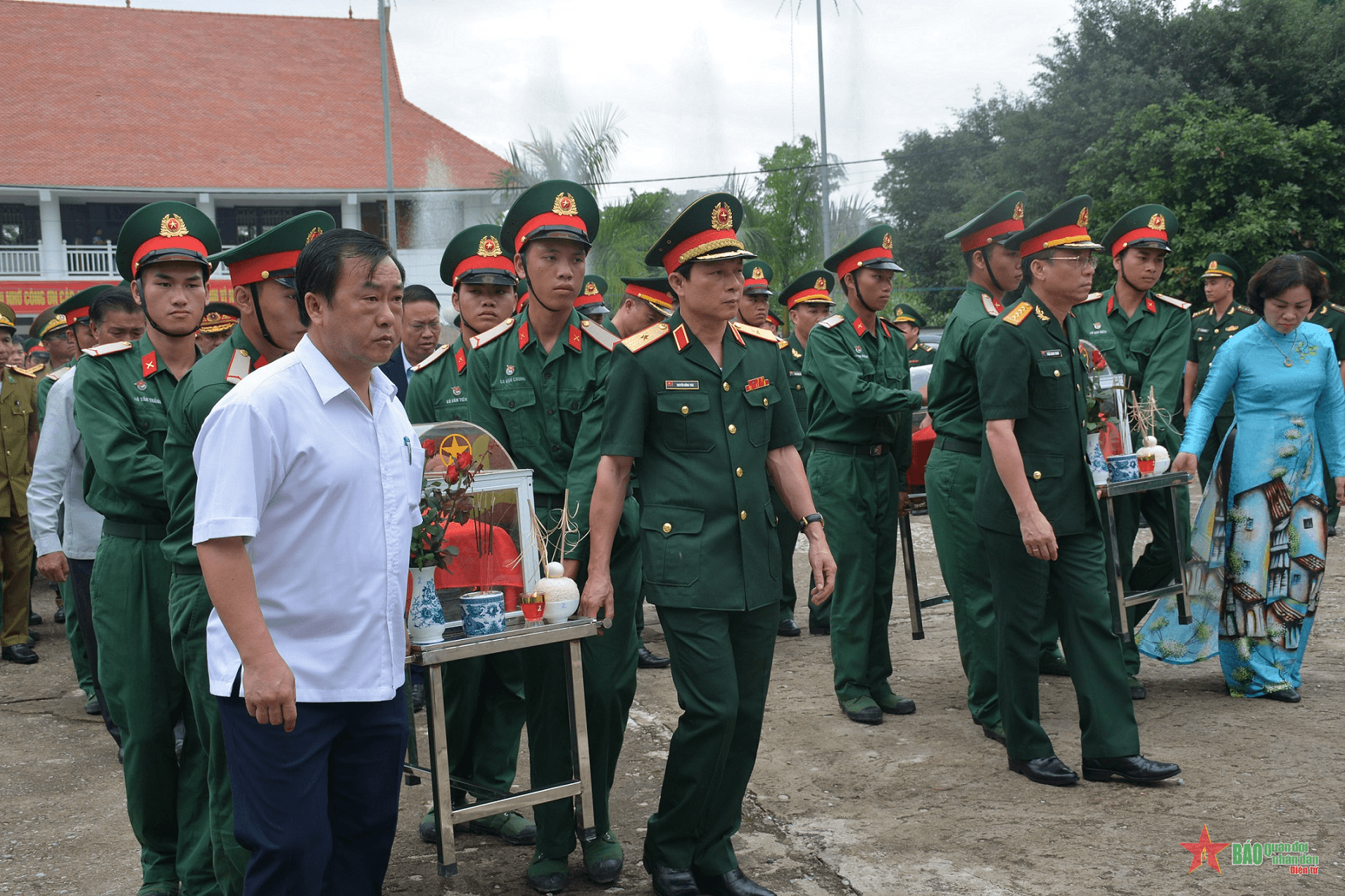Điện Biên an táng 12 hài cốt liệt sĩ quân tình nguyện Việt Nam hy sinh tại Lào