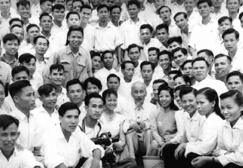 Bài 2: Học tập và làm theo tư tưởng, đạo đức, phong cách Hồ Chí Minh về báo chí cách mạng
