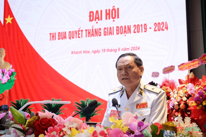 Cán bộ, chiến sĩ Lữ đoàn Tàu ngầm 189 làm chủ trang bị kĩ thuật hiện đại
