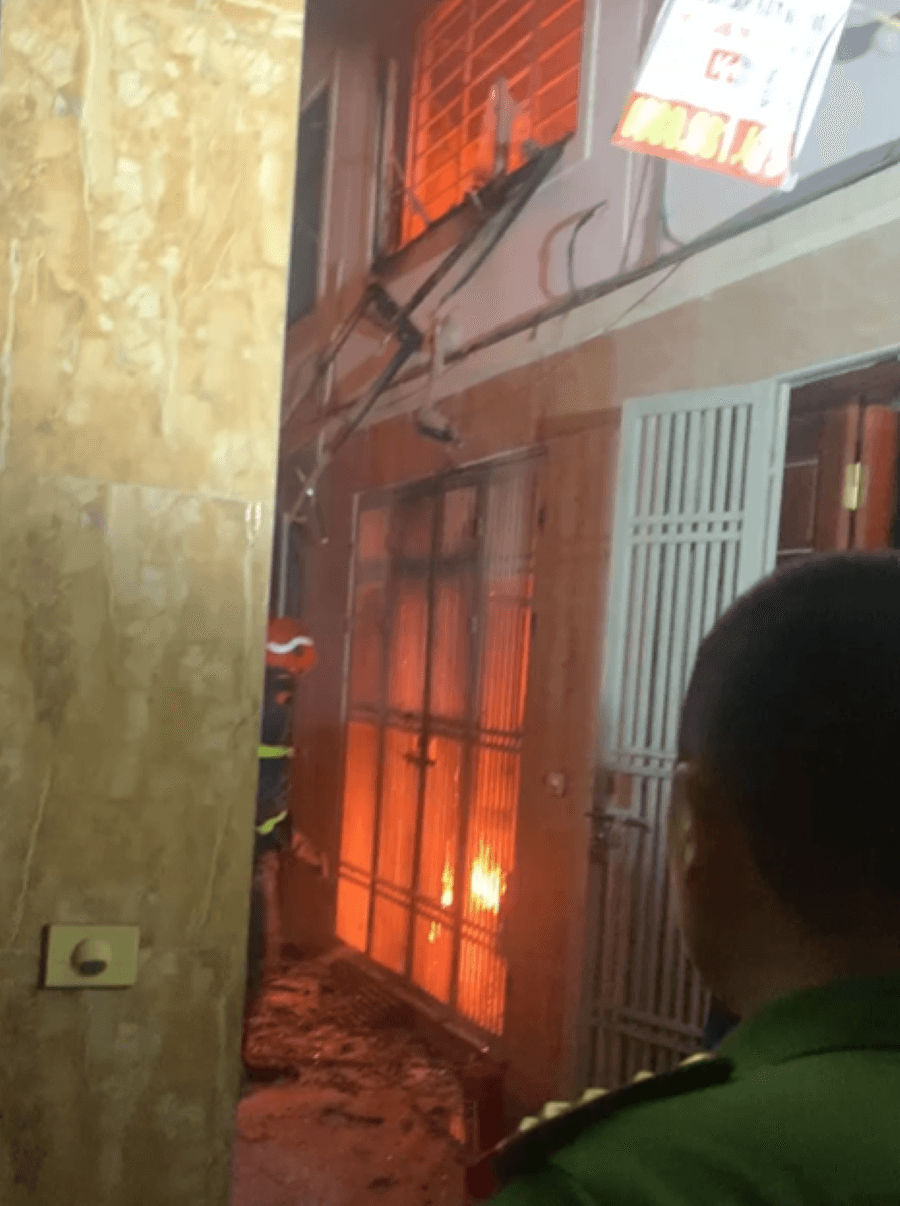 Hà Nội: Nhà dân ở Hà Đông bốc cháy trong đêm, 1 người bị thương