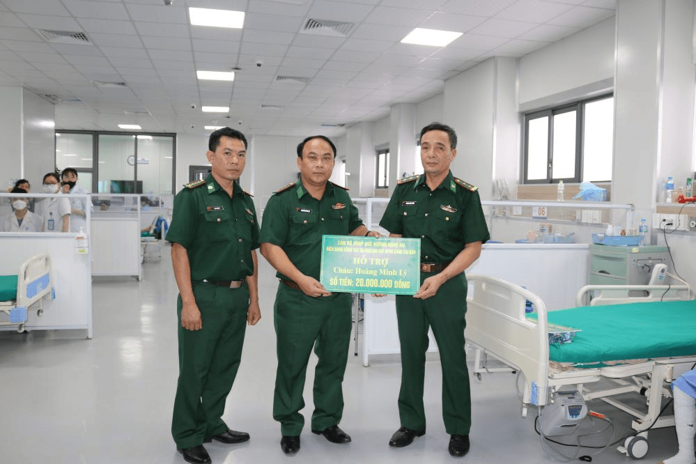 Bộ đội Biên phòng tỉnh Nghệ An trao hơn 200 triệu đồng tặng quân nhân có hoàn cảnh khó khăn