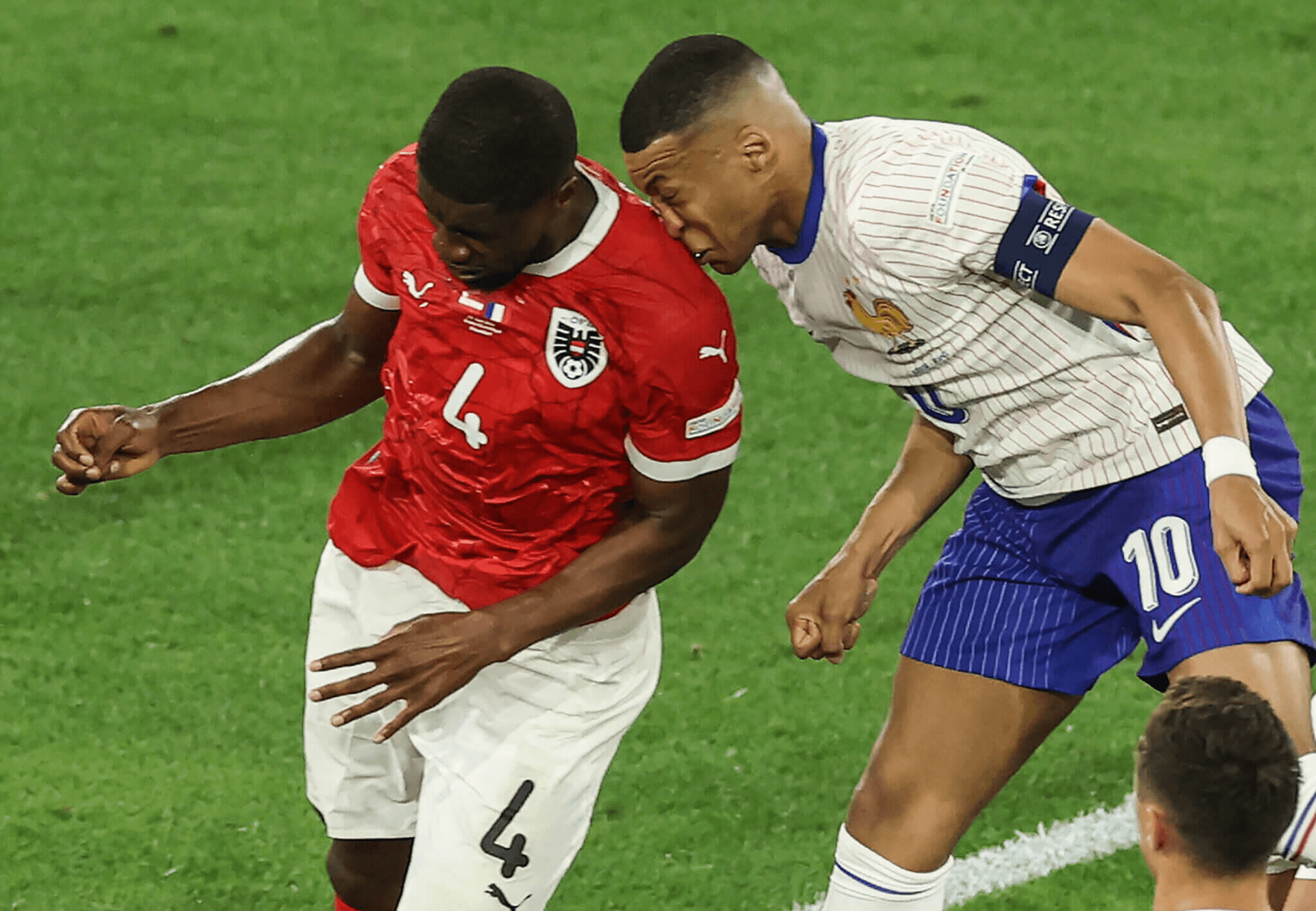 Chỉ cần Mbappe đi bộ trên sân…
