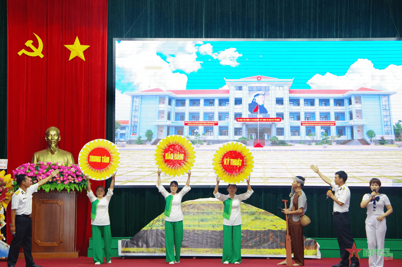 Nhiều tiết mục đặc sắc tại chương trình giao lưu hát ru, hát dân ca cụm lực lượng Hải quân 2