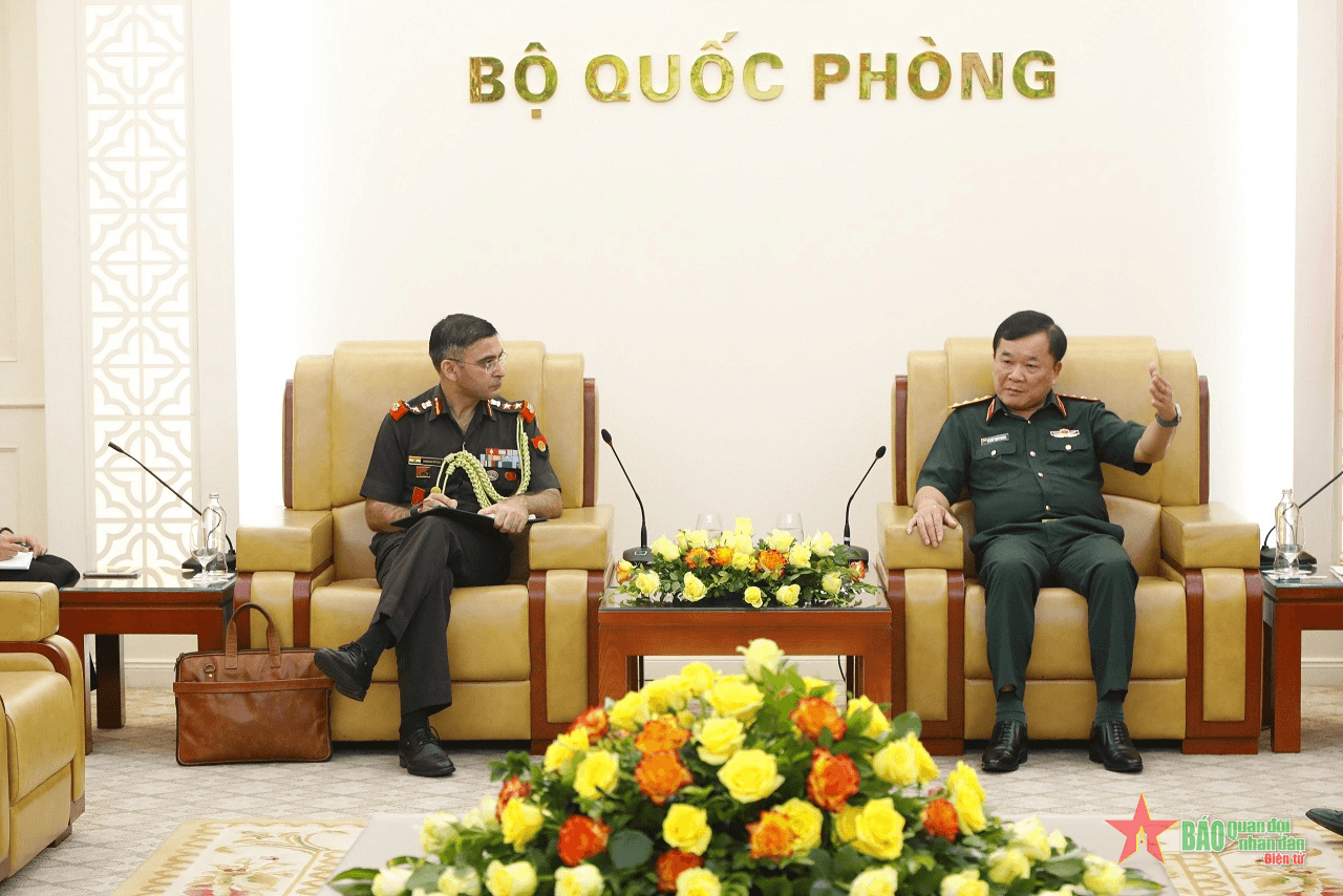Thượng tướng Hoàng Xuân Chiến tiếp Tùy viên Quốc phòng Ấn Độ tại Việt Nam