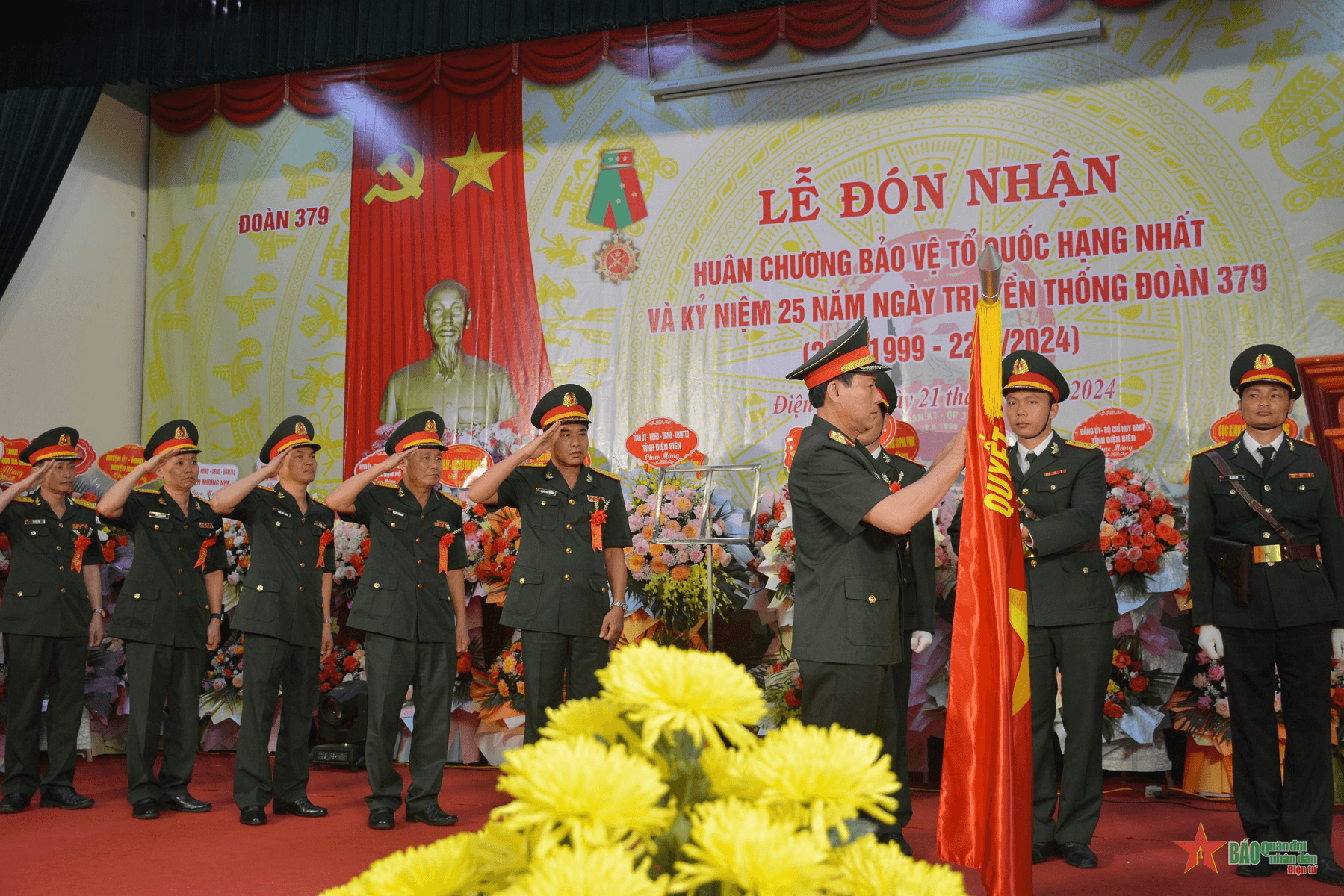 Đoàn Kinh tế-Quốc phòng 379, Quân khu 2 đón nhận Huân chương Bảo vệ Tổ quốc hạng Nhất