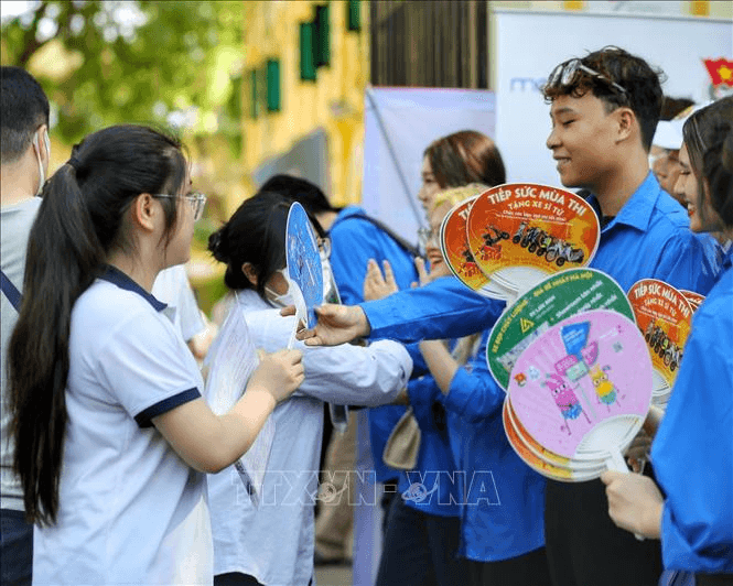 Mùa thi dặm dài nỗi nhớ