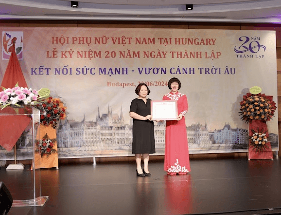 Hội Phụ nữ Việt Nam tại Hungary kỷ niệm 20 năm thành lập