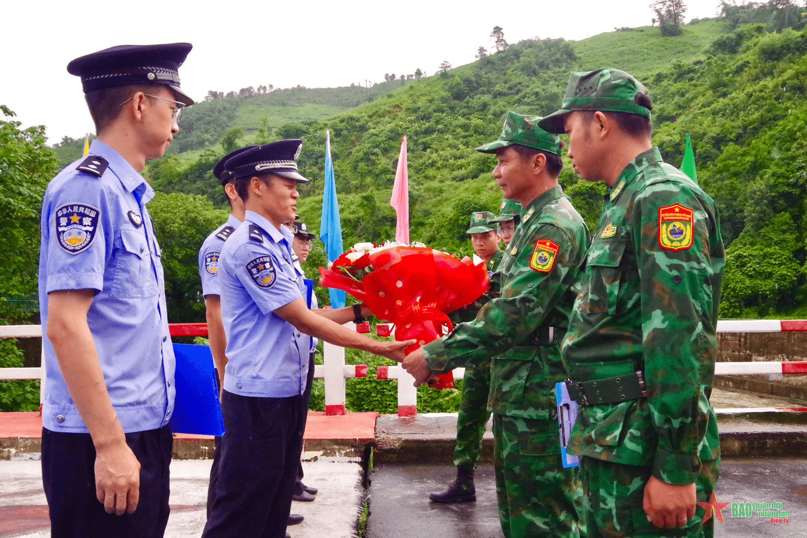 Việt Nam - Trung Quốc tuần tra liên hợp chấp pháp trên biên giới Lai Châu