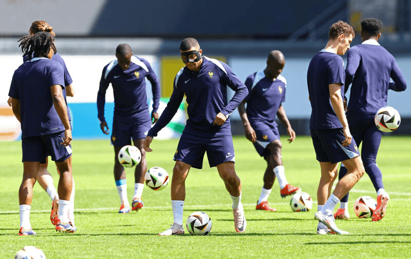 Euro 2024: Pháp lọt vào vòng 1/8 trước khi đối đầu với Ba Lan