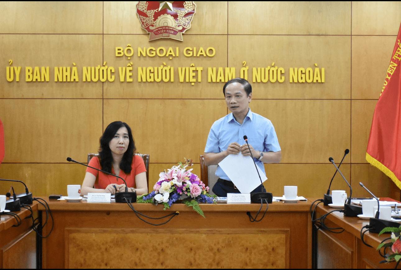 Tăng cường phối hợp trong công tác đối với người Việt Nam ở nước ngoài