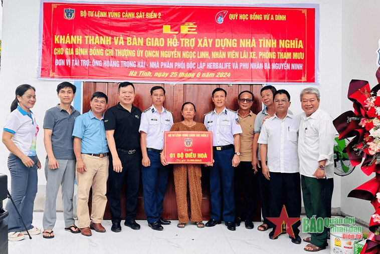 Vùng Cảnh sát biển 2: Bàn giao nhà tình nghĩa tặng gia đình quân nhân có hoàn cảnh khó khăn