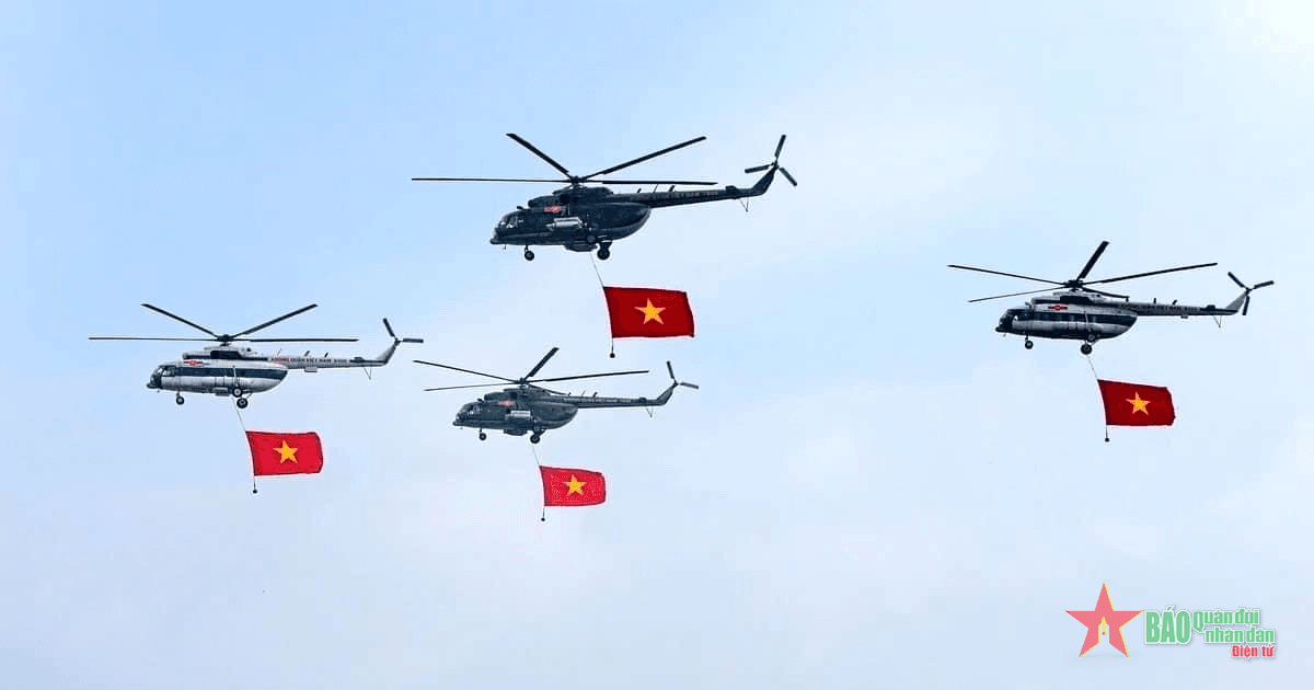 Sư đoàn 372 hoàn thành xuất sắc nhiệm vụ bay diễu binh