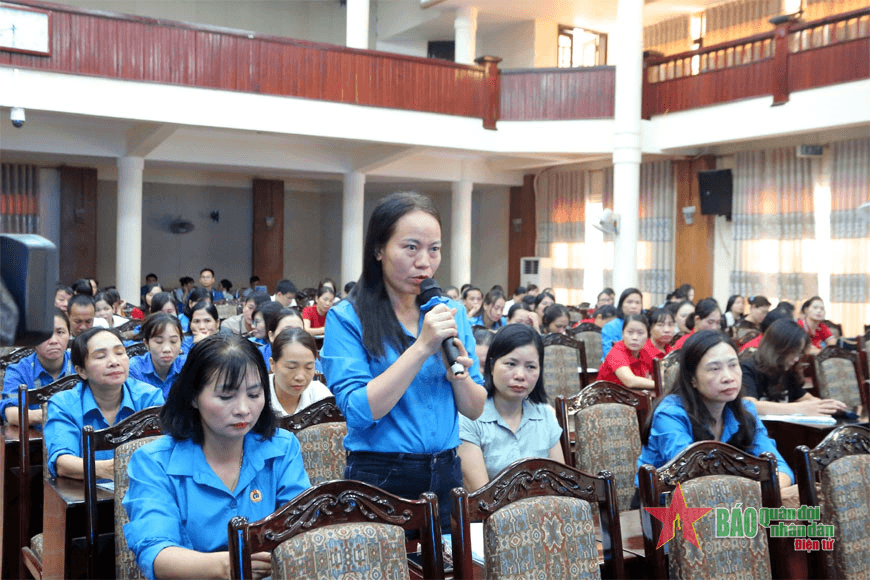 Thị xã Sơn Tây: Đối thoại, giải đáp kiến nghị của công nhân, người lao động
