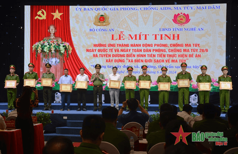 Mít tinh hưởng ứng Tháng hành động phòng, chống ma túy