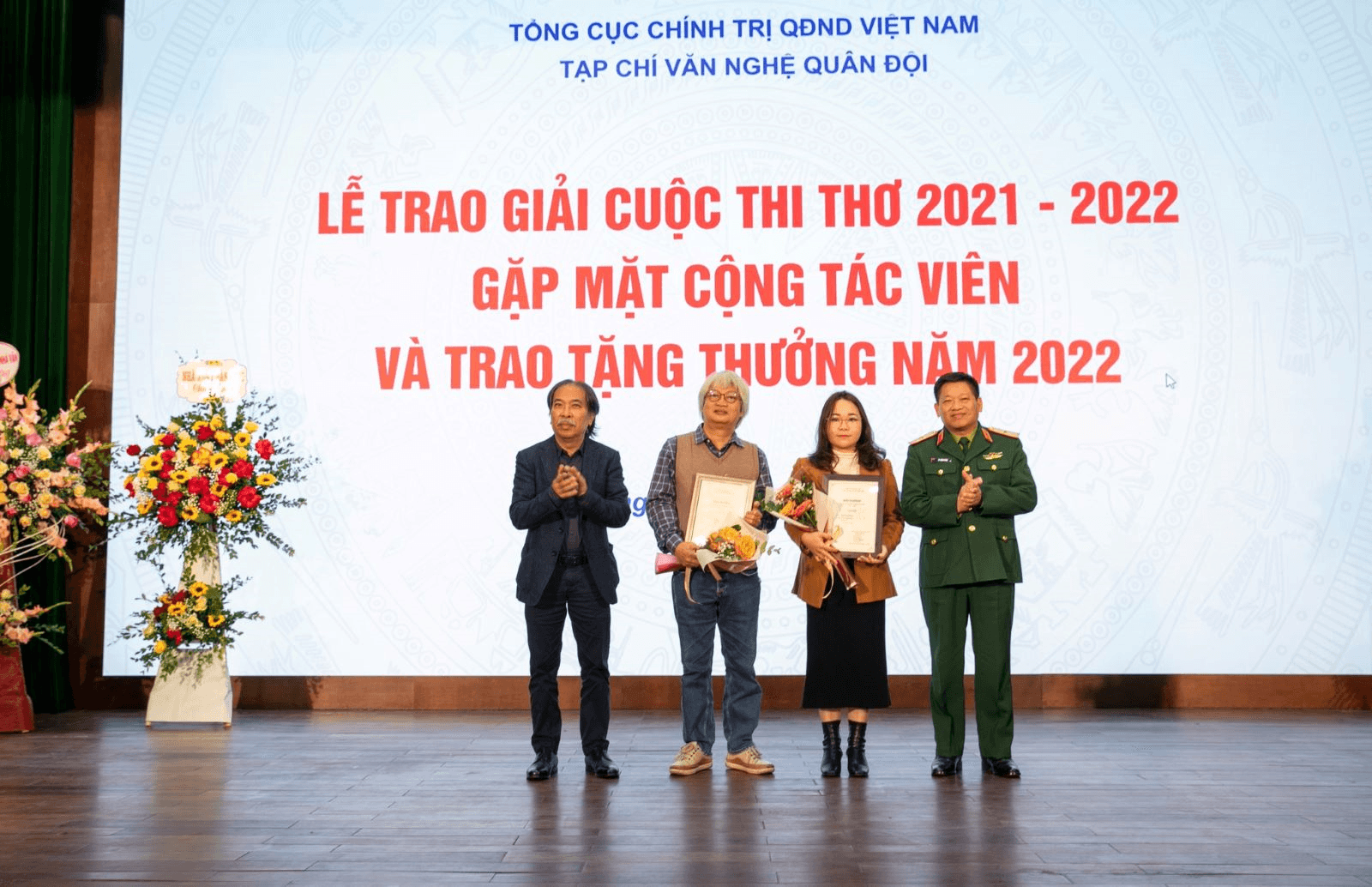 Văn học thăng hoa trên “đôi cánh” báo chí