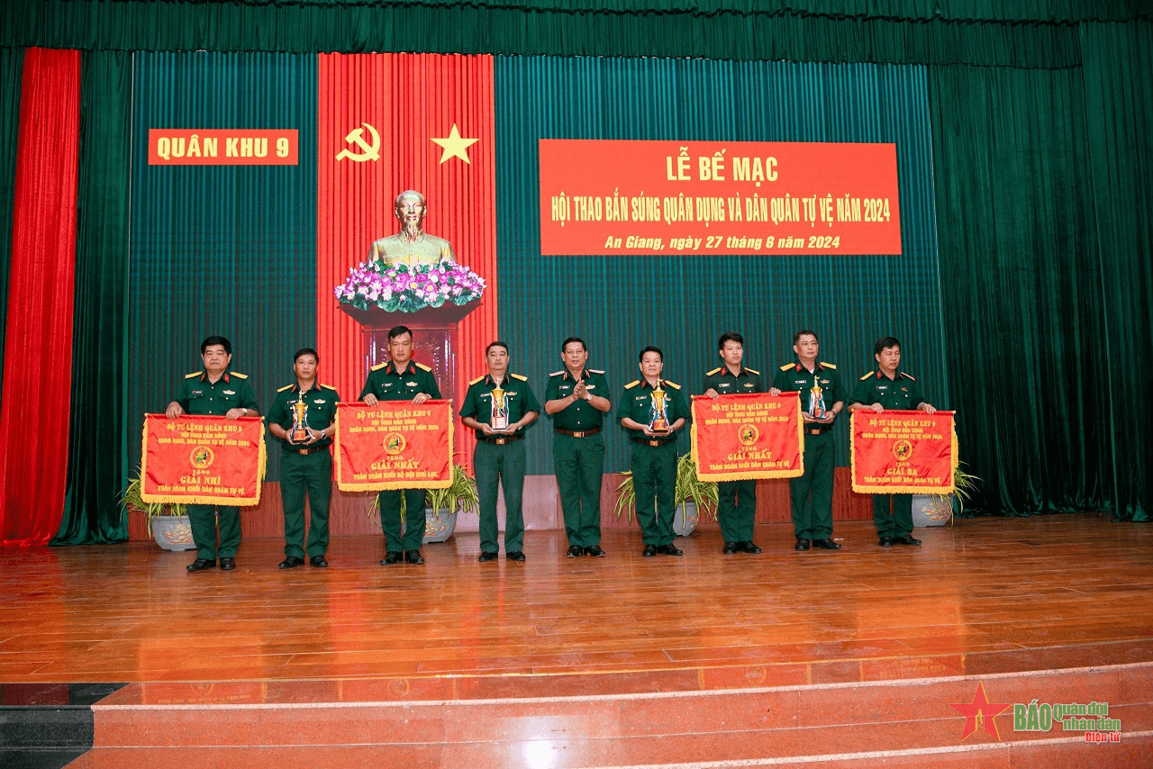 Quân khu 9: Trao 36 huy chương, 8 cúp tại Hội thao bắn súng quân dụng và dân quân tự vệ