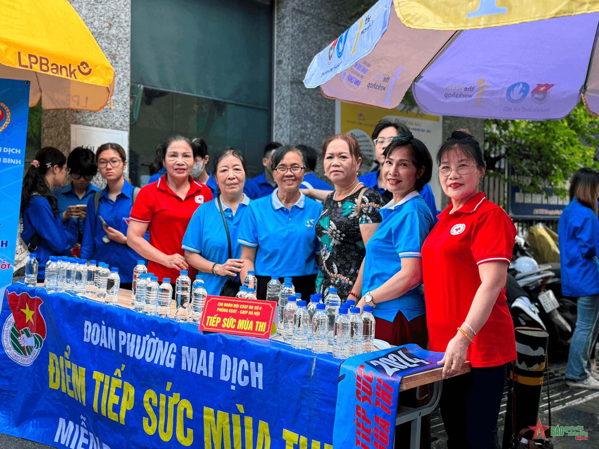Hà Nội: Phụ nữ Thủ đô chung tay tiếp sức mùa thi