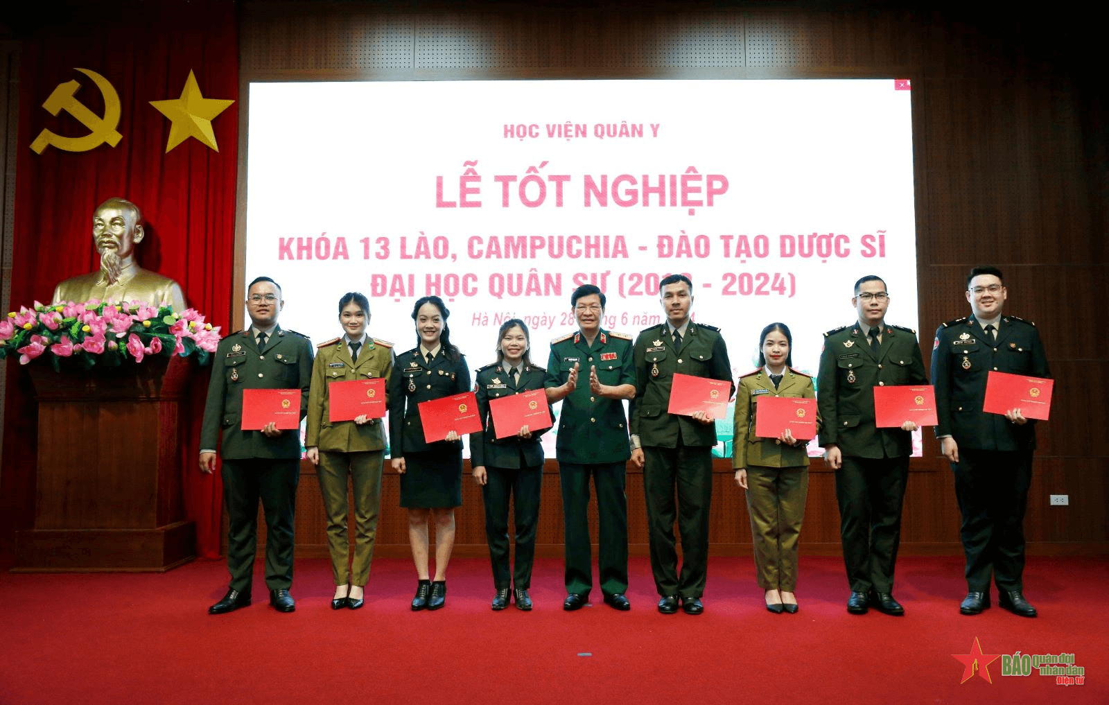 Học viện Quân y tổ chức Lễ tốt nghiệp đào tạo dược sĩ đại học quân sự cho học viên Lào và Campuchia
