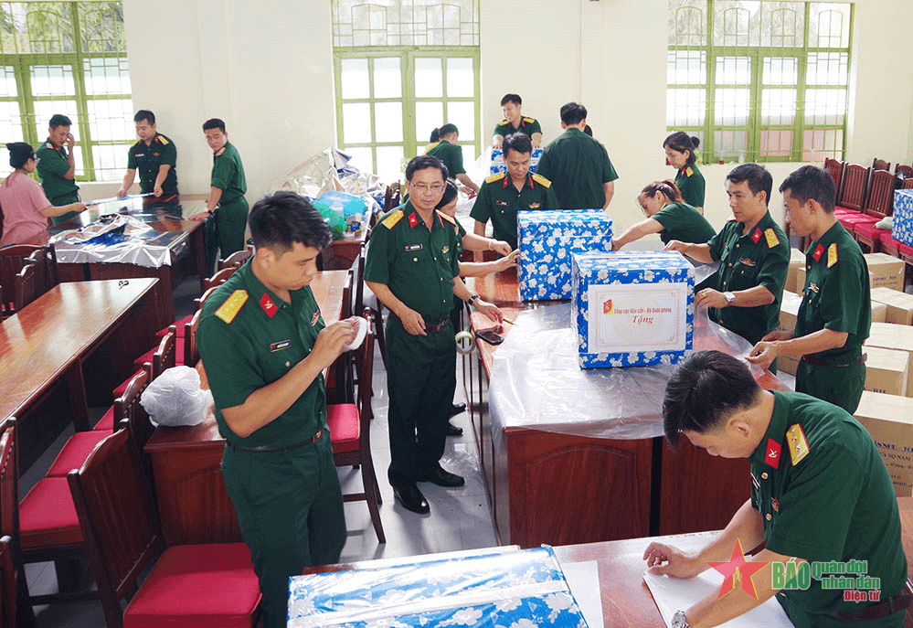Đoàn kết, thi đua, xây dựng kho an toàn, vững mạnh