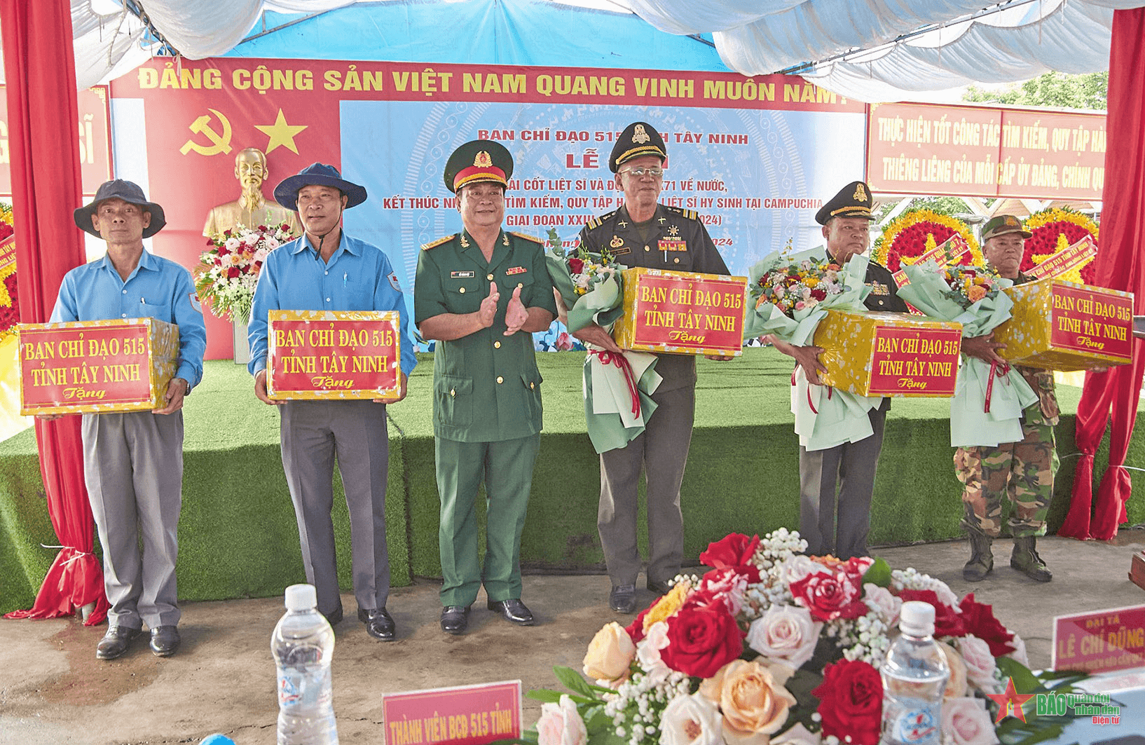 Tây Ninh đón 172 hài cốt liệt sĩ quân tình nguyện và chuyên gia Việt Nam hy sinh tại Campuchia