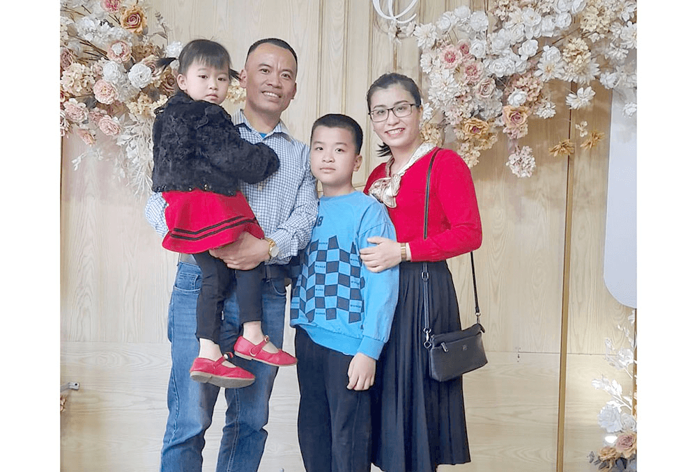 Dù vất vả nhưng tin nhắn đến chồng luôn đầy ắp yêu thương