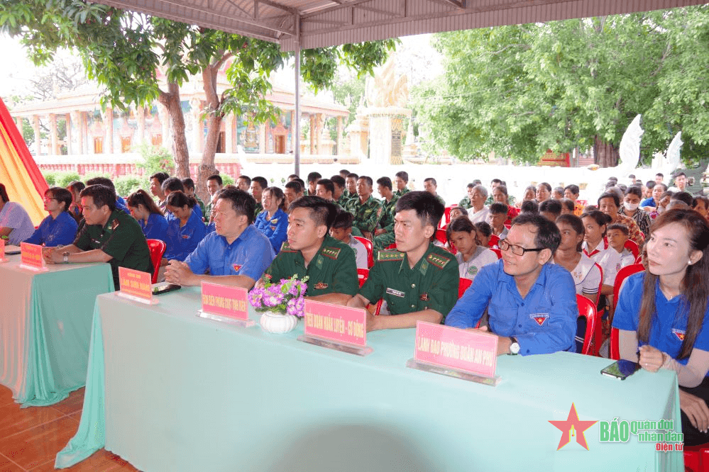 Đồng hành với thanh thiếu nhi dân tộc Khmer ở khu vực biên giới