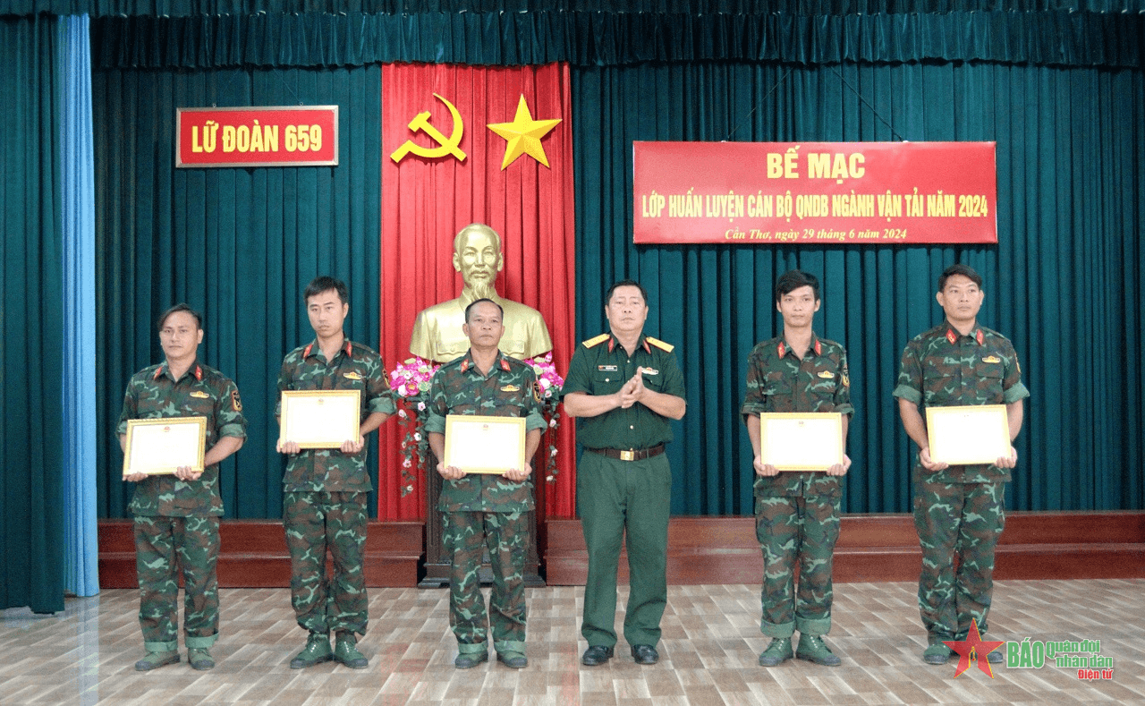 Quân khu 9: Bế mạc huấn luyện cán bộ quân nhân dự bị ngành vận tải năm 2024