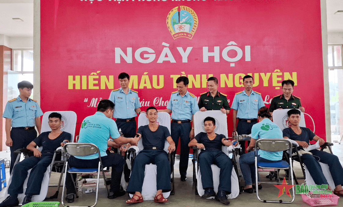 Học viện Phòng không-Không quân hiến hơn 1.200 đơn vị máu

​
