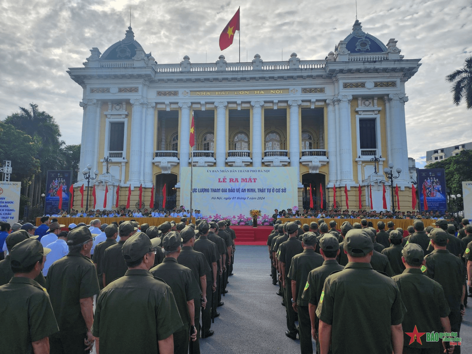 Thành phố Hà Nội ra mắt lực lượng tham gia bảo vệ an ninh, trật tự cơ sở