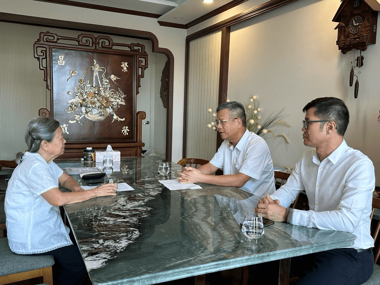 Trong chiều 1-7, đã có khoảng 2 triệu người nhận lương hưu, trợ cấp theo mức hưởng mới