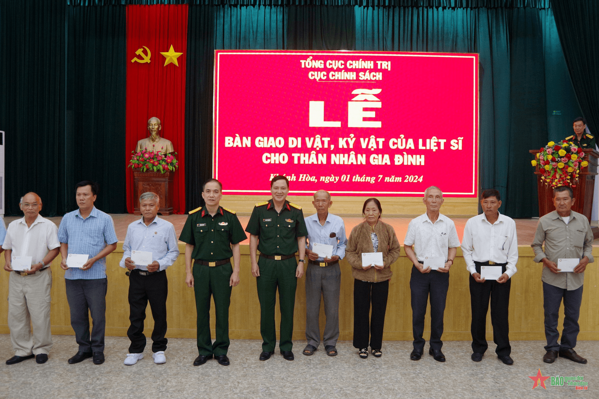 Bàn giao di vật, kỷ vật của 11 liệt sĩ tại Khánh Hòa