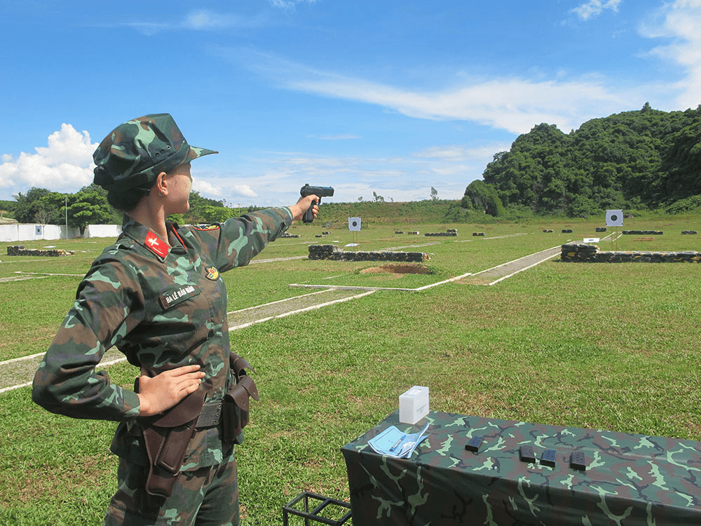 Hội thi bắn súng ở Quân khu 4