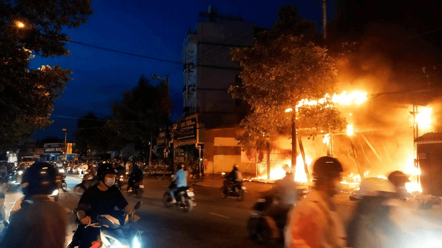Điều tra nguyên nhân vụ cháy tại cửa hàng đồng giá ở Bình Dương