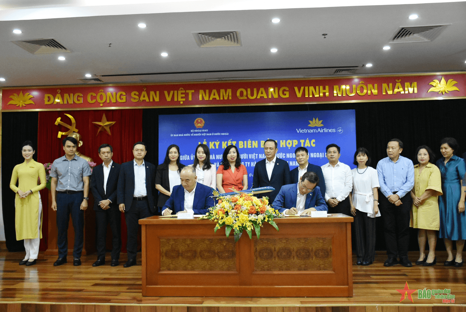 Tăng cường phối hợp trong công tác đối với người Việt Nam ở nước ngoài
