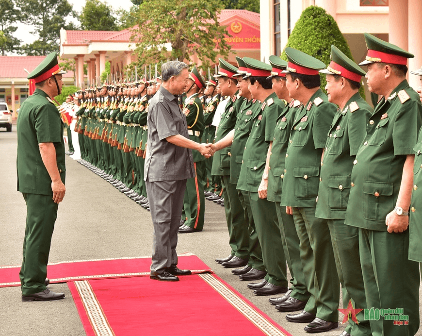 Chủ tịch nước Tô Lâm thăm và làm việc tại Lữ đoàn Công binh 25 (Quân khu 9)