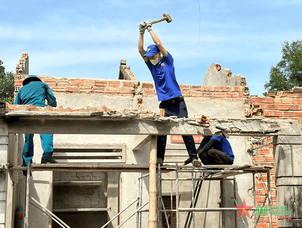 Xung kích xóa nhà tạm, nhà dột nát