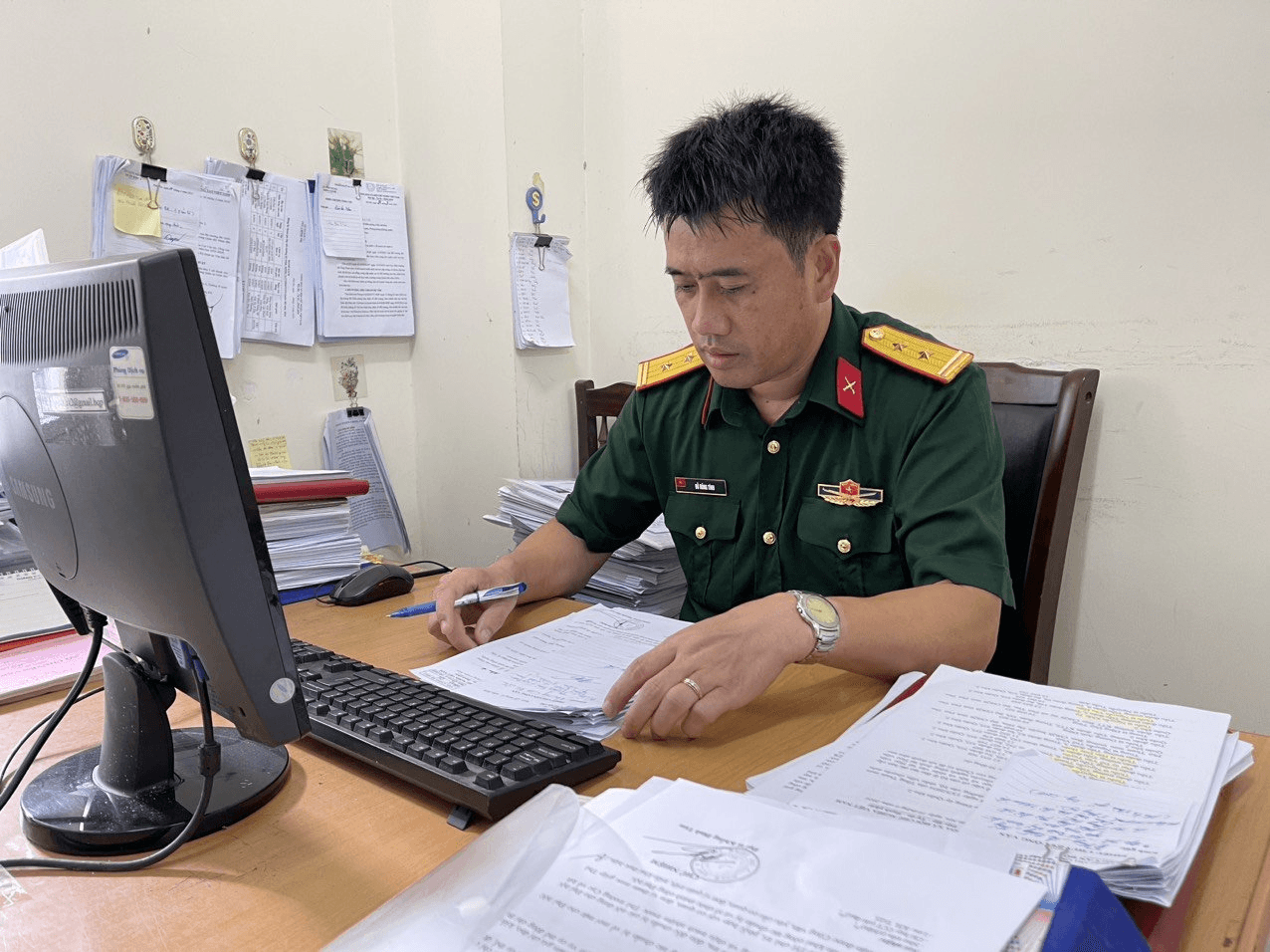 Người cán bộ cần mẫn, trách nhiệm