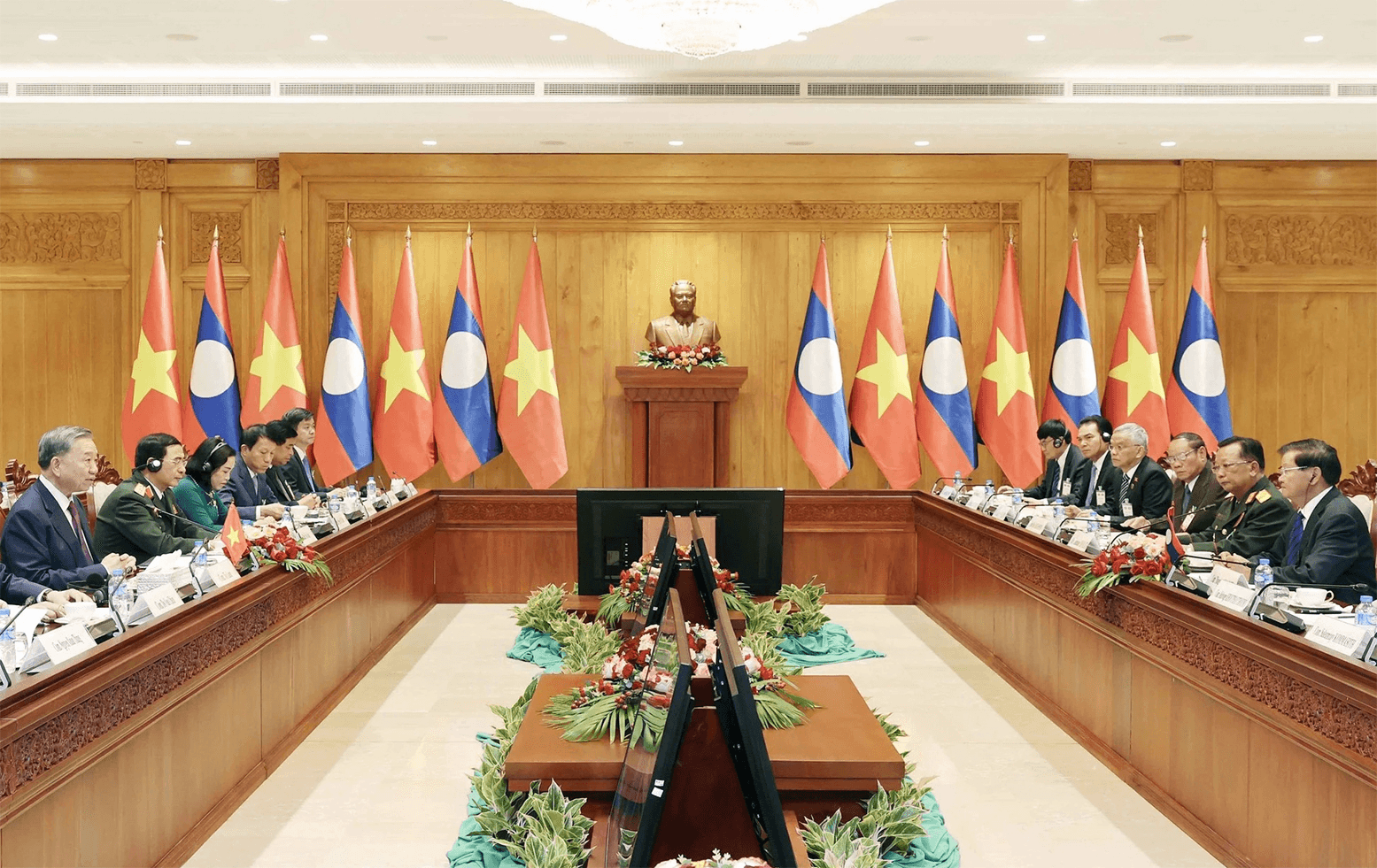 Bản tin thời sự tổng hợp tuần: Tạo thêm xung lực cho mối quan hệ giữa Việt Nam với Lào và Campuchia