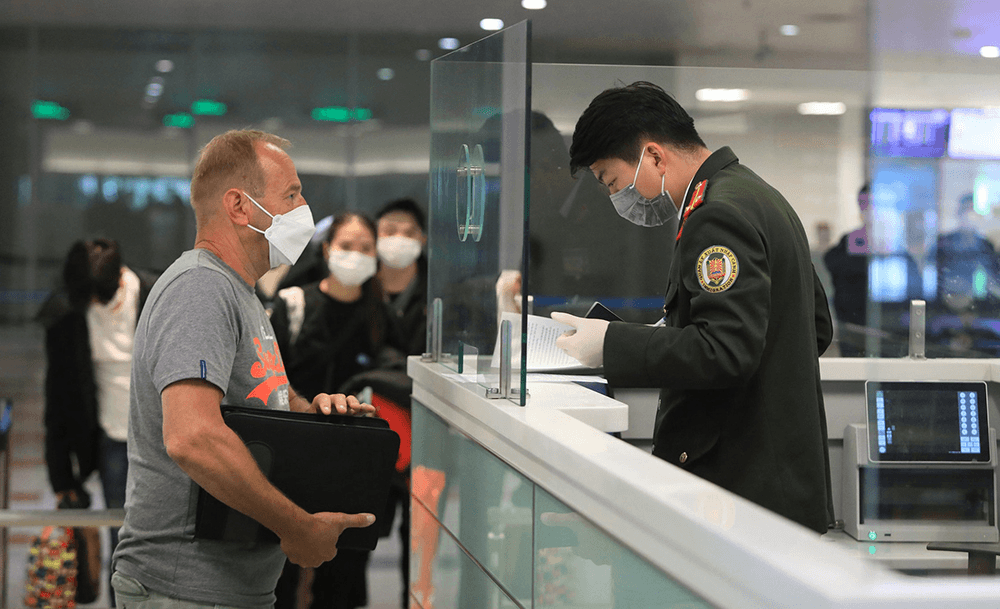 Trường hợp nào được miễn thị thực theo quy định của Luật Nhập cảnh, xuất cảnh, quá cảnh, cư trú của người nước ngoài tại Việt Nam?