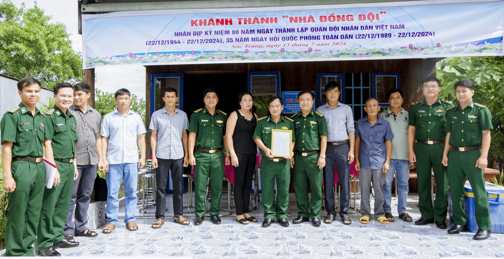 Bàn giao nhà đồng đội tặng quân nhân có hoàn cảnh khó khăn