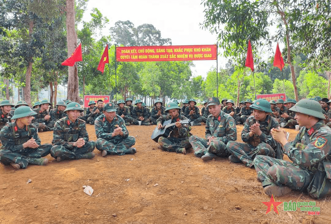 Tiết kiệm phụ cấp, giúp đỡ người thân