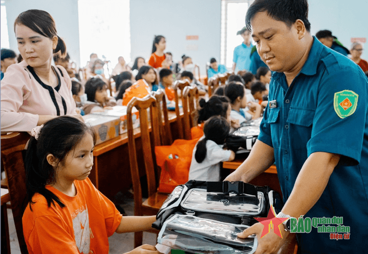 Chỉ huy trưởng năng động, nghĩa tình
